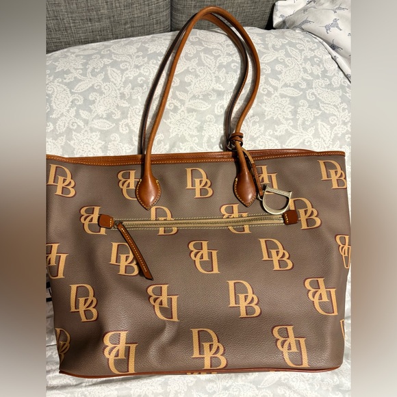 Dooney & Bourke Handbags - Dooney & Bourke Brown Tote Bag